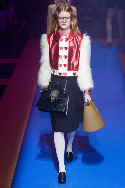 Look 28